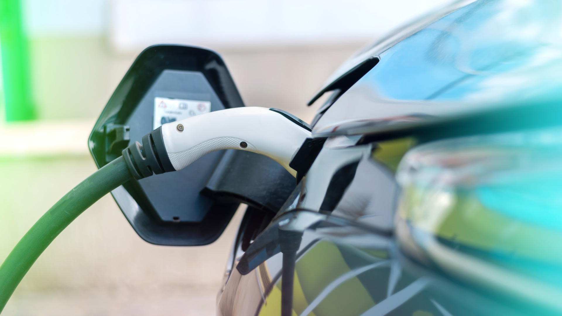 La crescita delle vendite di veicoli elettrici in Italia nel 2023 (4)